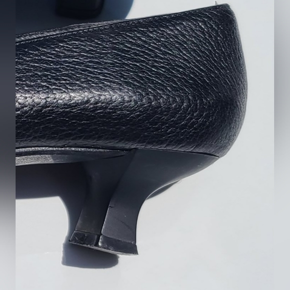 Stuart Weitzman kitten heels black leather shoes with tiny heels size 7.5M - Picture 6 of 12